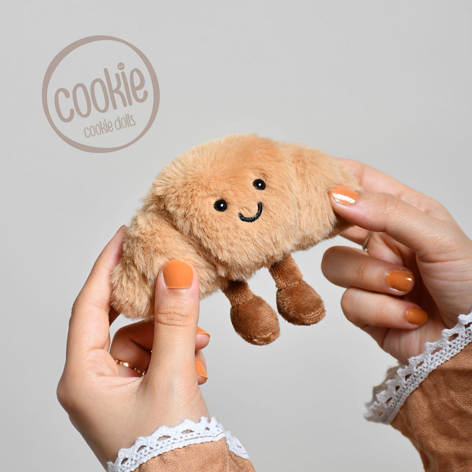 l8 عروسک آویز کروسان